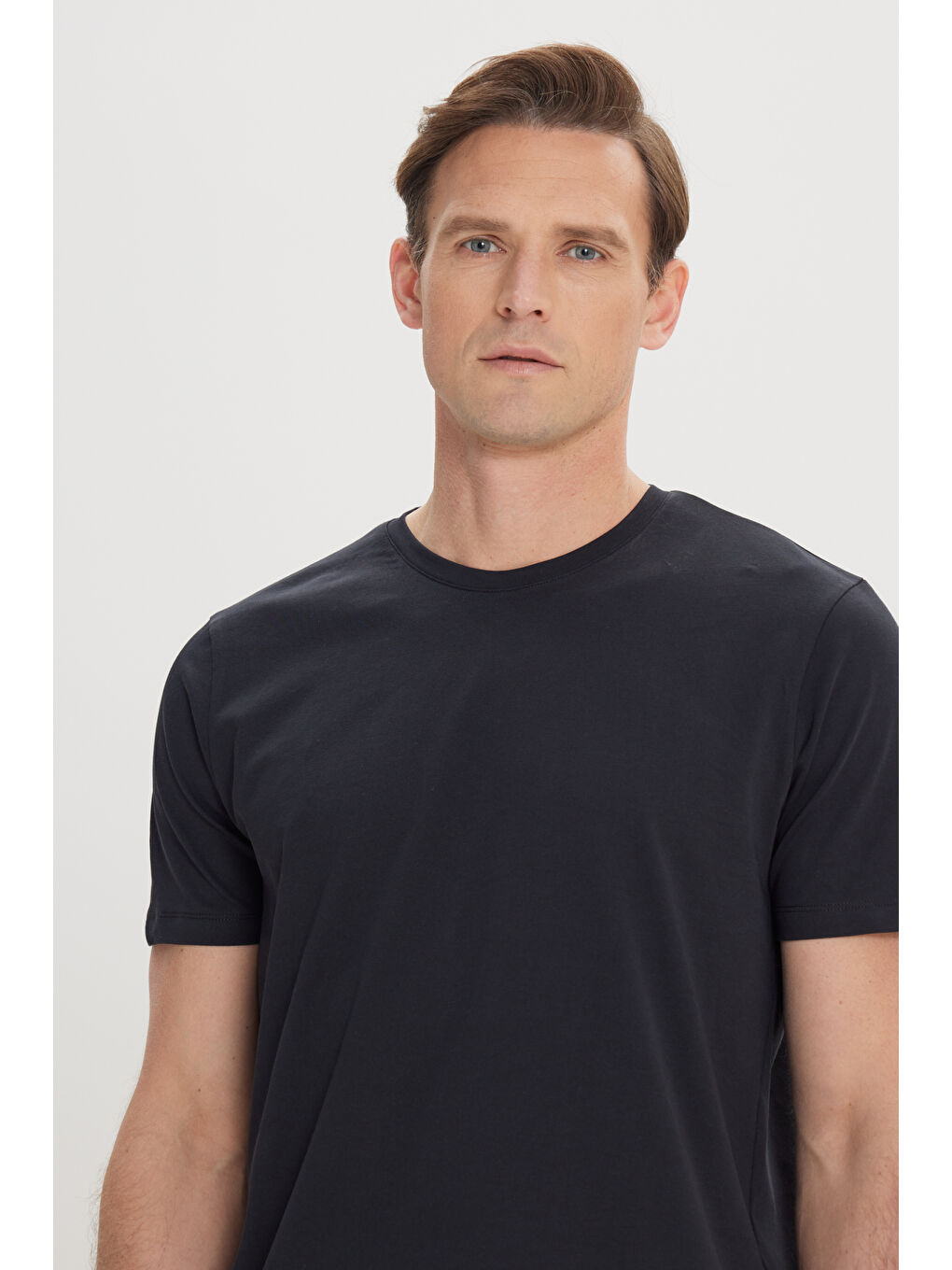 Erkek Siyah Slim Fit Dar Kesim Pamuklu Bisiklet Yaka Tişört-3