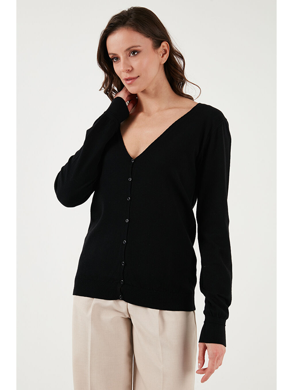 Siyah Regular Fit V Yaka Düğmeli Hırka 25K0781K1-1