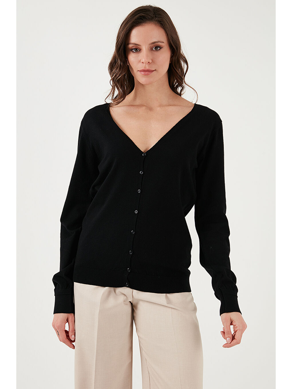 Siyah Regular Fit V Yaka Düğmeli Hırka 25K0781K1-3