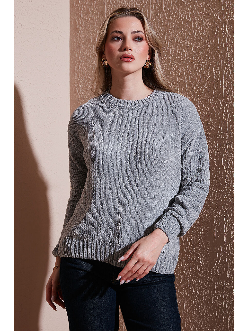 Gri Regular Fit Bisiklet Yaka Şönil Kazak 25K0160K1