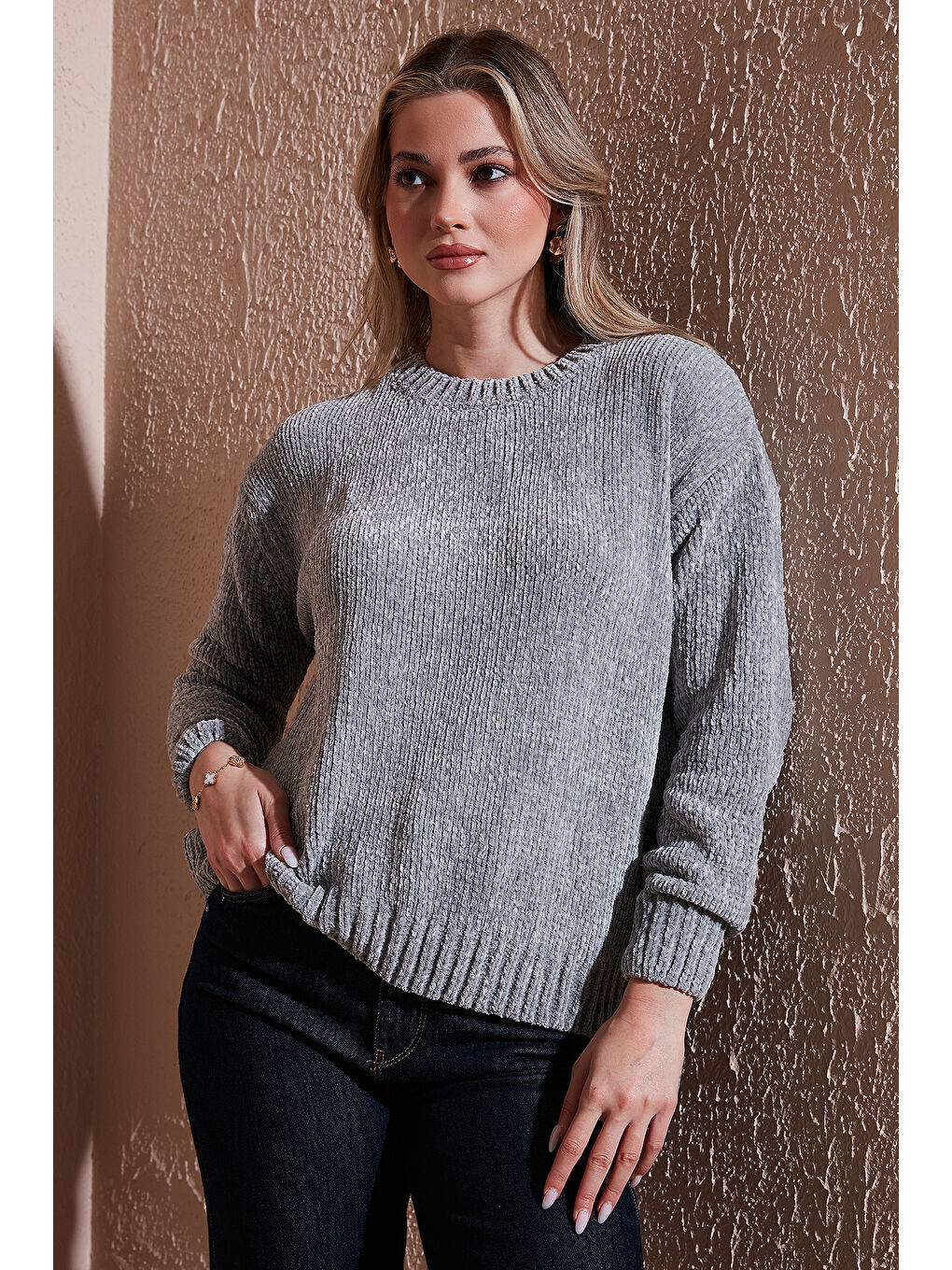 Gri Regular Fit Bisiklet Yaka Şönil Kazak 25K0160K1-1