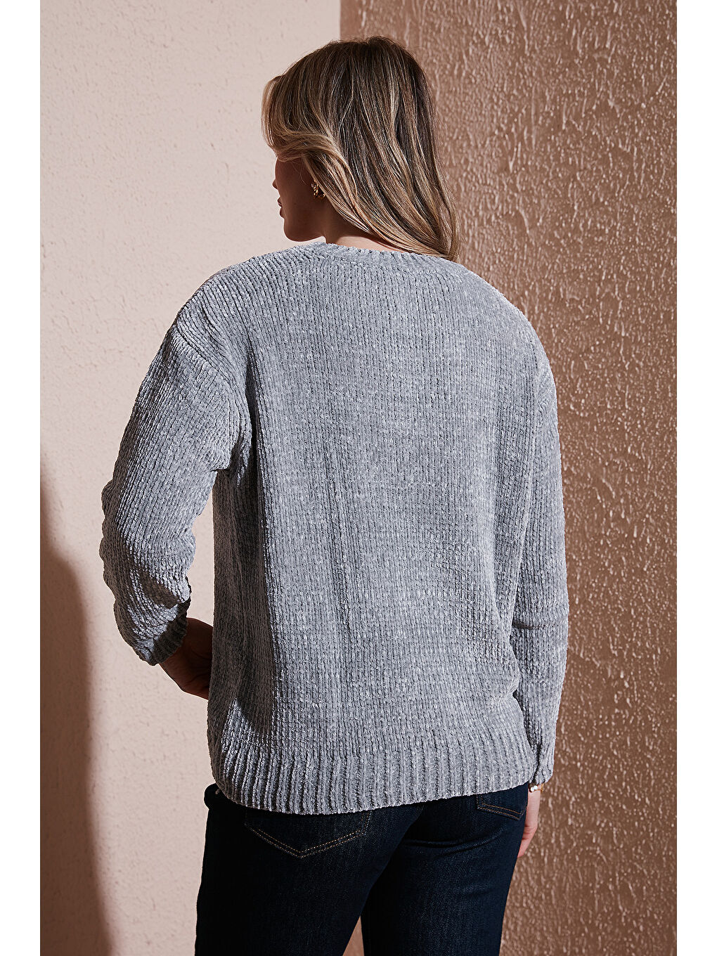 Gri Regular Fit Bisiklet Yaka Şönil Kazak 25K0160K1-4