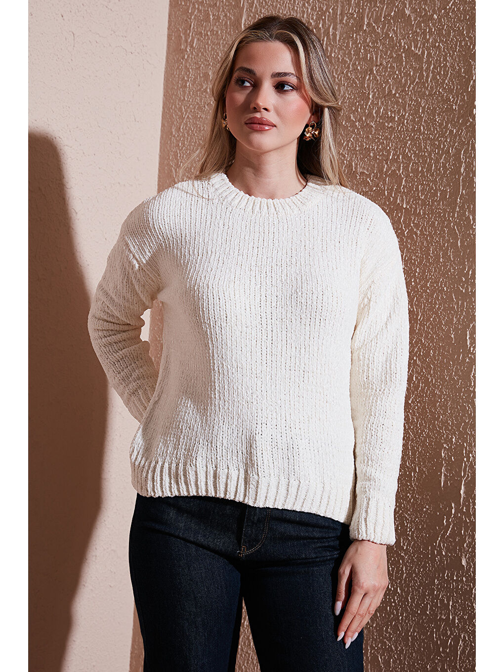 Ekru Regular Fit Bisiklet Yaka Şönil Kazak 25K0160K1-1