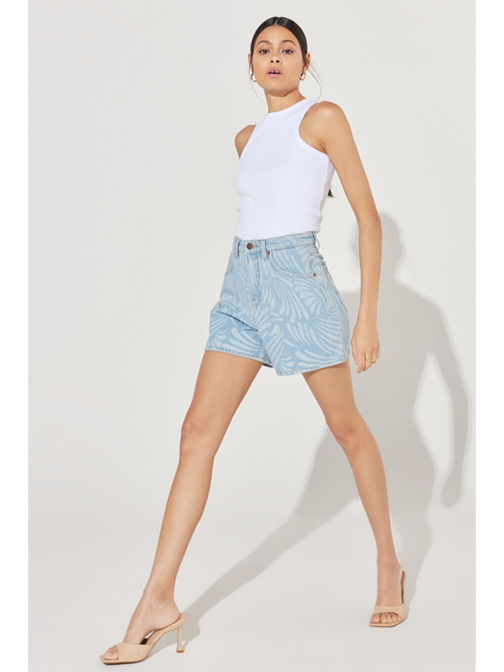 Regular Fit Normal Kesim %100 Pamuk Yüksek Bel Mavi Jean Jean Şort-1