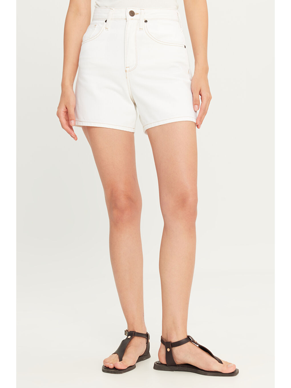 Regular Fit Normal Kesim %100 Pamuk Yükske Bel Kırık Beyaz Jean Jean Şort-2