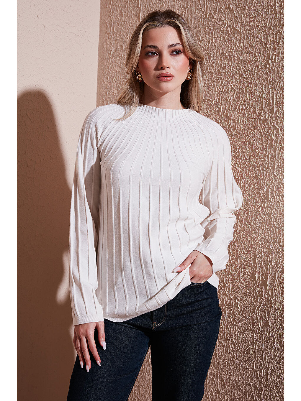 Ekru Regular Fit Yarım Balıkçı Yaka Kadın Bluz 25K0361K1-2