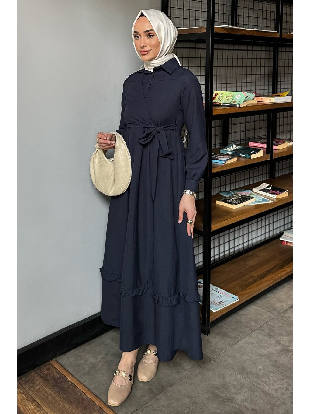 Lacivert Yarım Düğmeli Yan Bağlamalı Tesettür Elbise-1