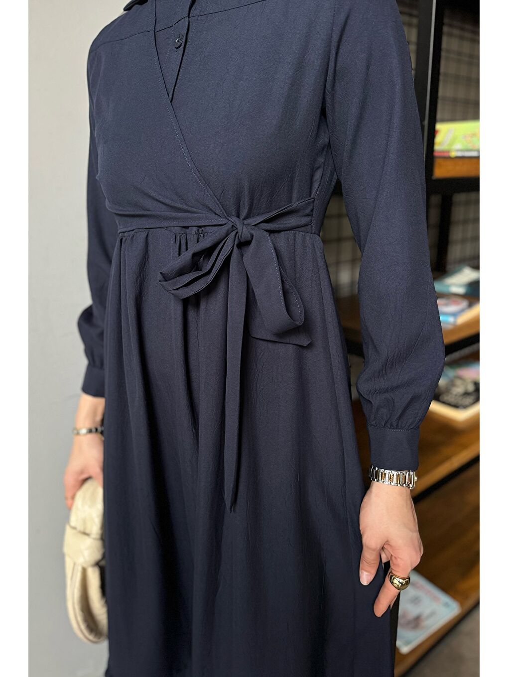 Lacivert Yarım Düğmeli Yan Bağlamalı Tesettür Elbise-5