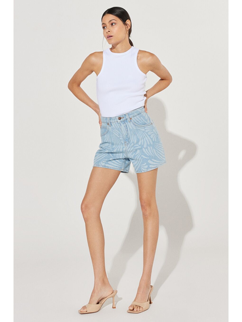 Regular Fit Normal Kesim %100 Pamuk Yüksek Bel Mavi Jean Jean Şort-2