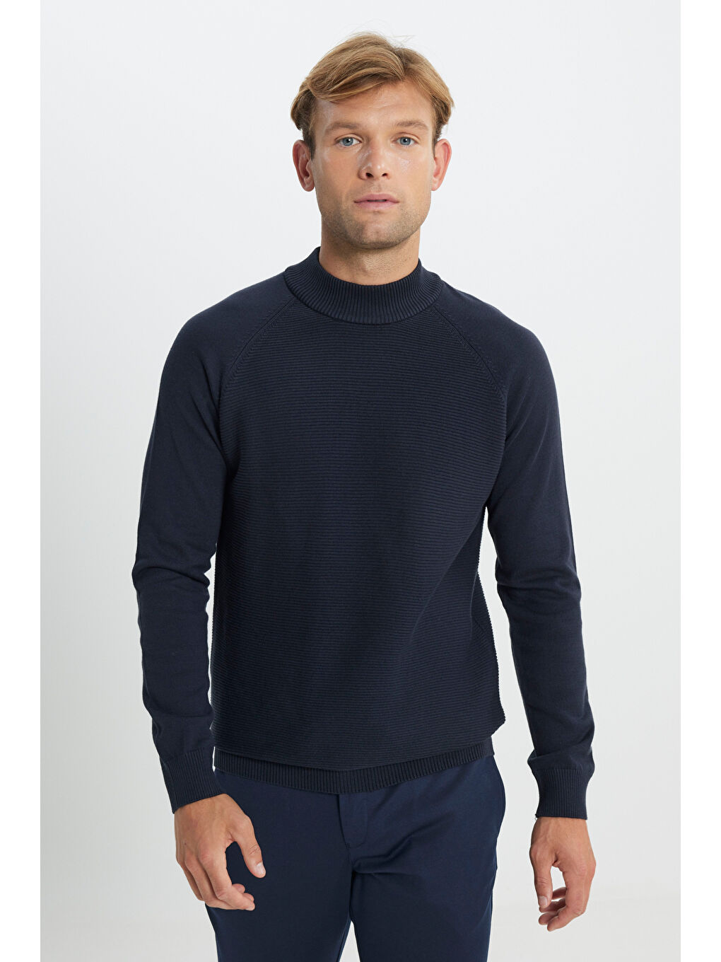 Erkek Lacivert Pamuklu Standart Fit Normal Kesim Yarım Balıkçı Yaka Desenli Triko Kazak-3