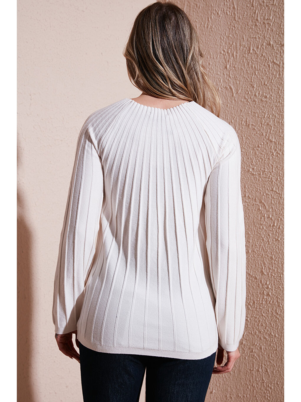 Ekru Regular Fit Yarım Balıkçı Yaka Kadın Bluz 25K0361K1-4