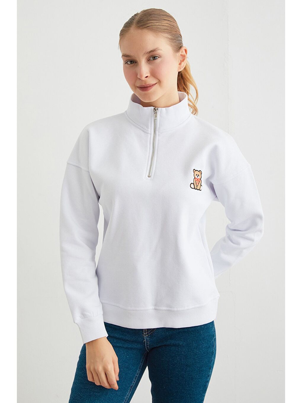 Beyaz 3 İplik Ayıcık Nakışlı Yarım Fermuarlı Sweatshirt-3