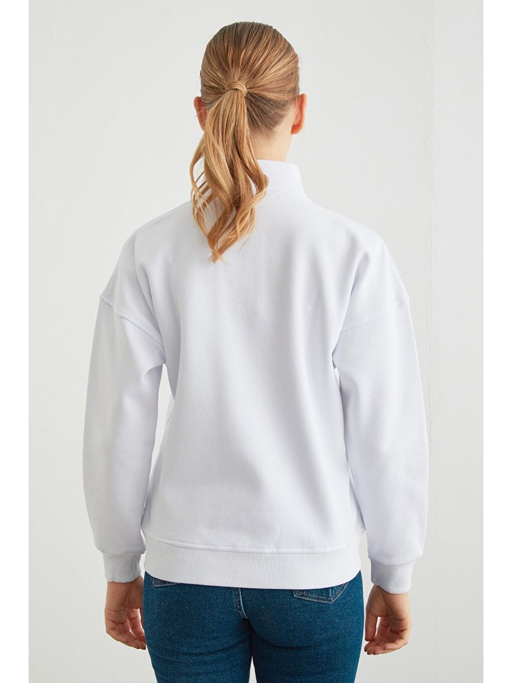 Beyaz 3 İplik Ayıcık Nakışlı Yarım Fermuarlı Sweatshirt-4