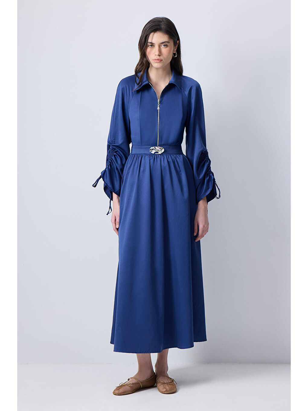 Lacivert Kolu Büzgülü Metal Broşlu Elbise-1
