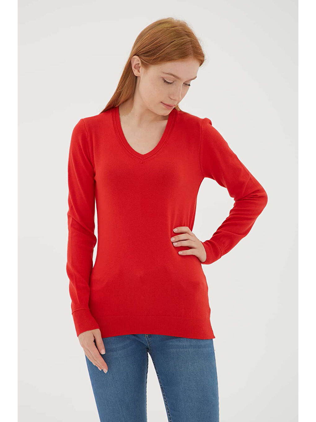 Kırmızı Regular Fit V Yaka Kadın Kazak 25K0778K1-1