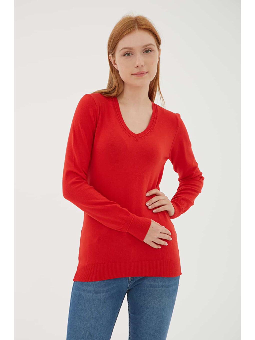 Kırmızı Regular Fit V Yaka Kadın Kazak 25K0778K1-2