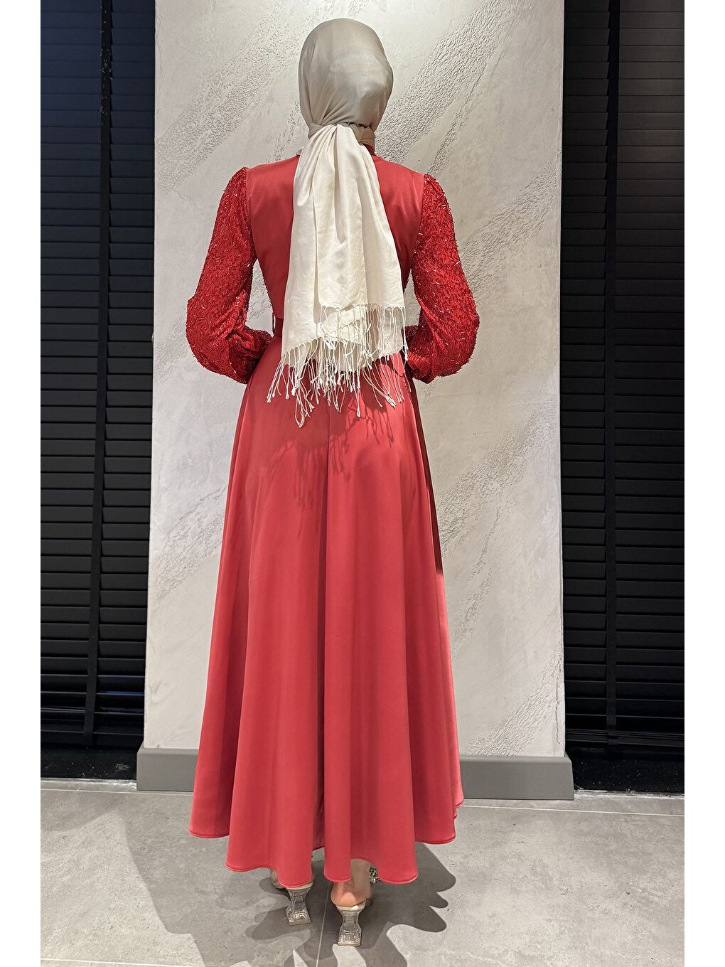 Kırmızı Taş İşlemeli Kemerli Tesettür Saten Abiye Elbise-6