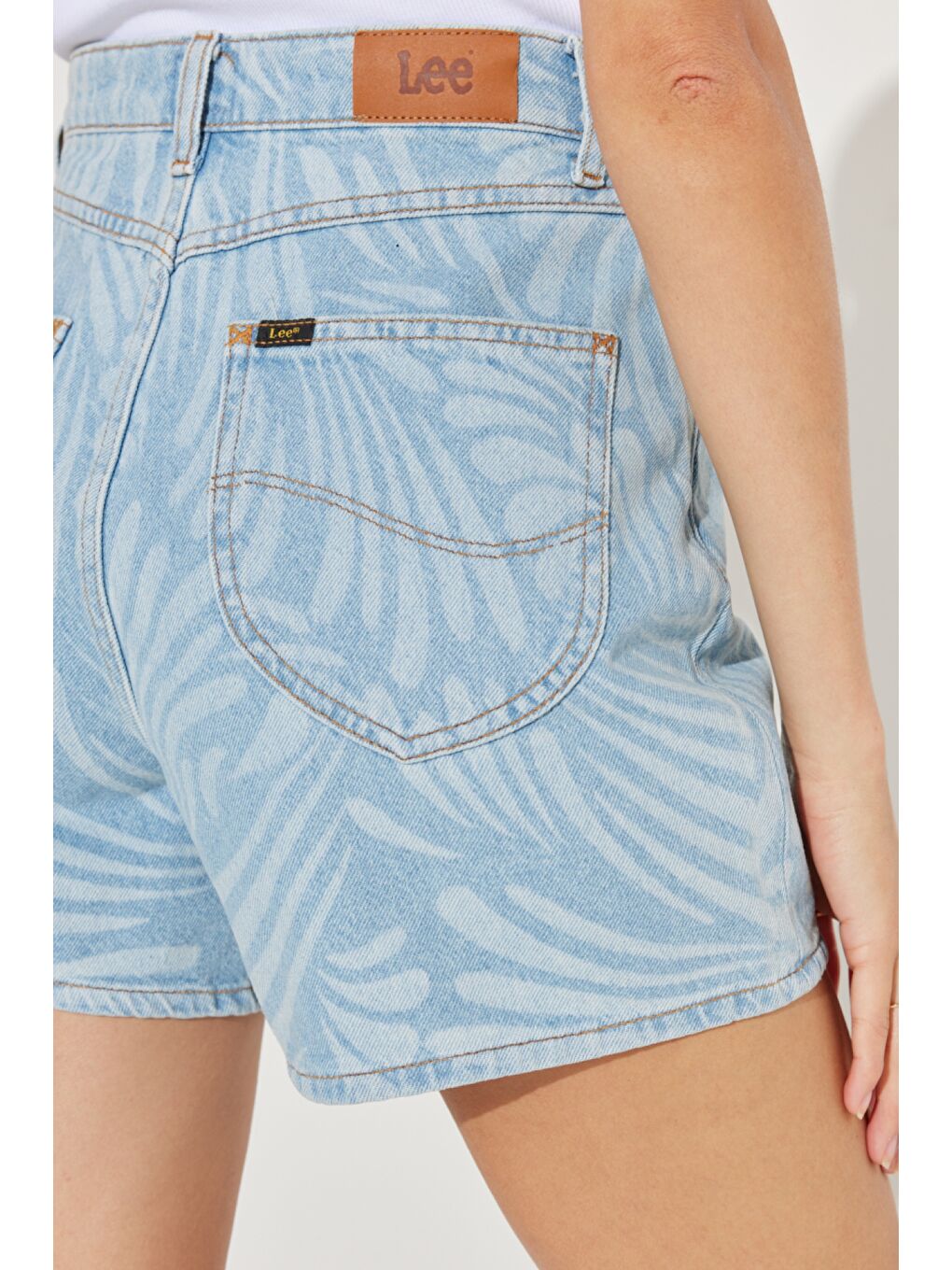 Regular Fit Normal Kesim %100 Pamuk Yüksek Bel Mavi Jean Jean Şort-4