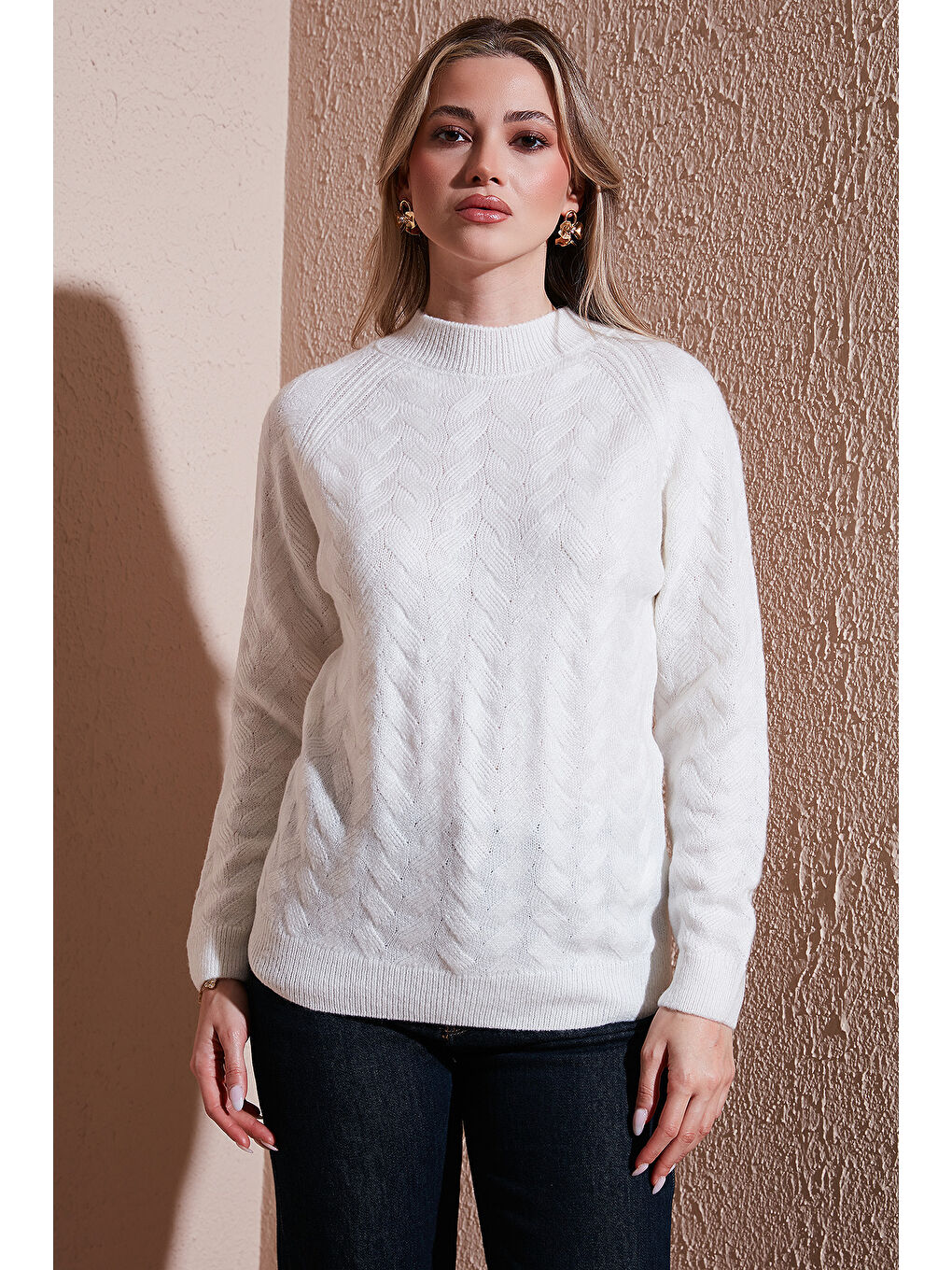 Ekru Regular Fit Dik Yaka Örme Kazak 25K0069K1