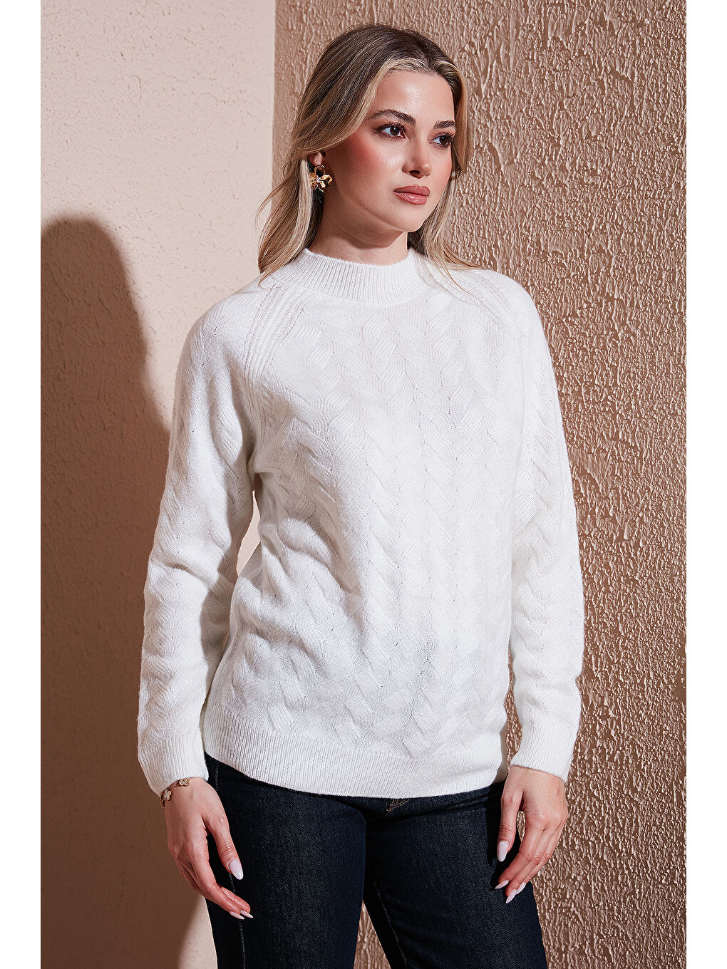 Ekru Regular Fit Dik Yaka Örme Kazak 25K0069K1-1