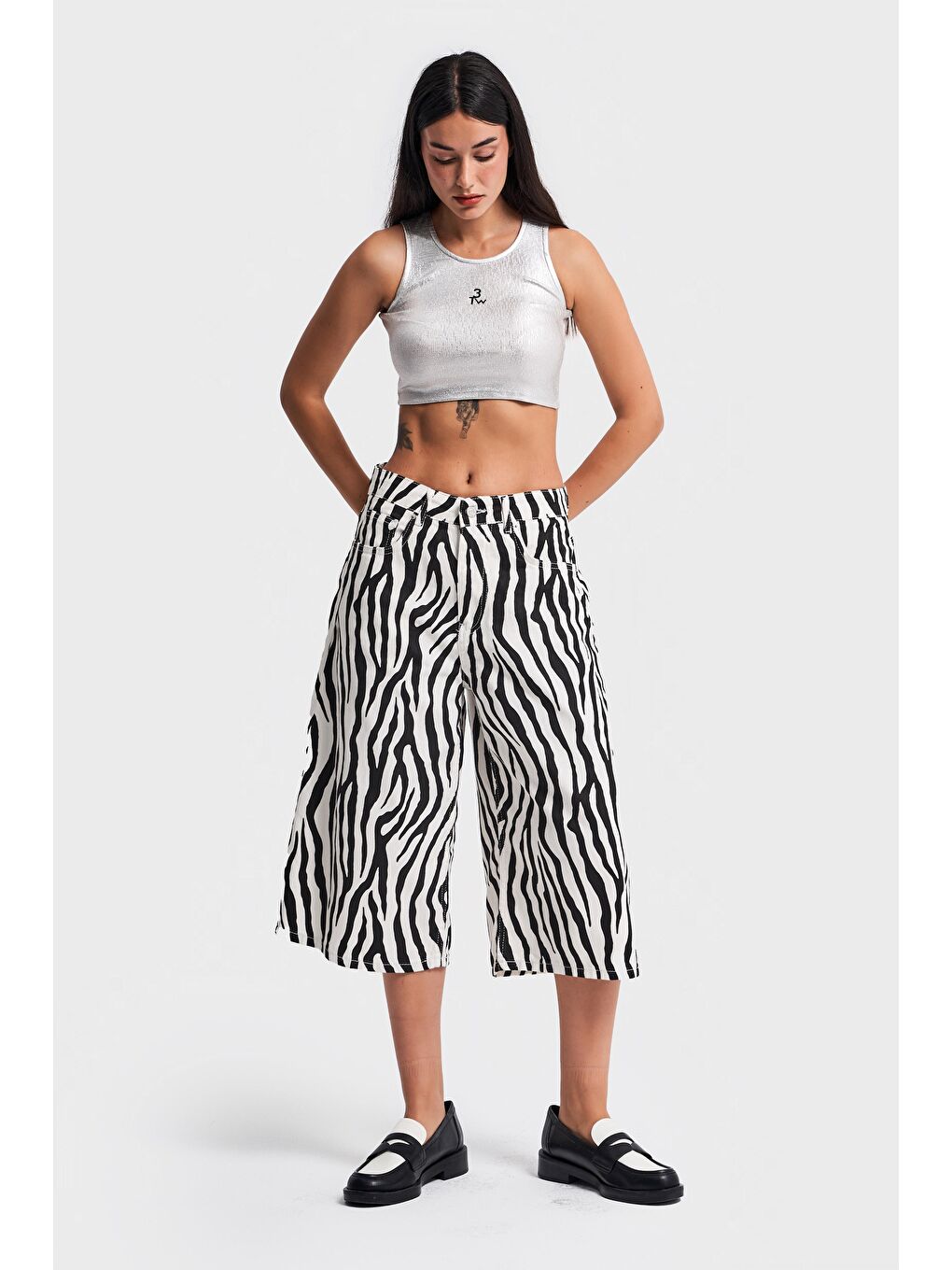 it's basic Ekru Kadın Ekru Zebra Renk Maxi Boy Denim Şort - 3