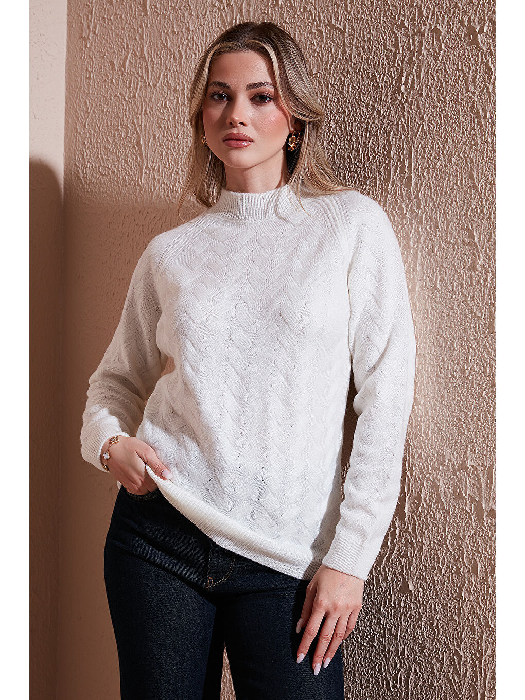 Ekru Regular Fit Dik Yaka Örme Kazak 25K0069K1-2