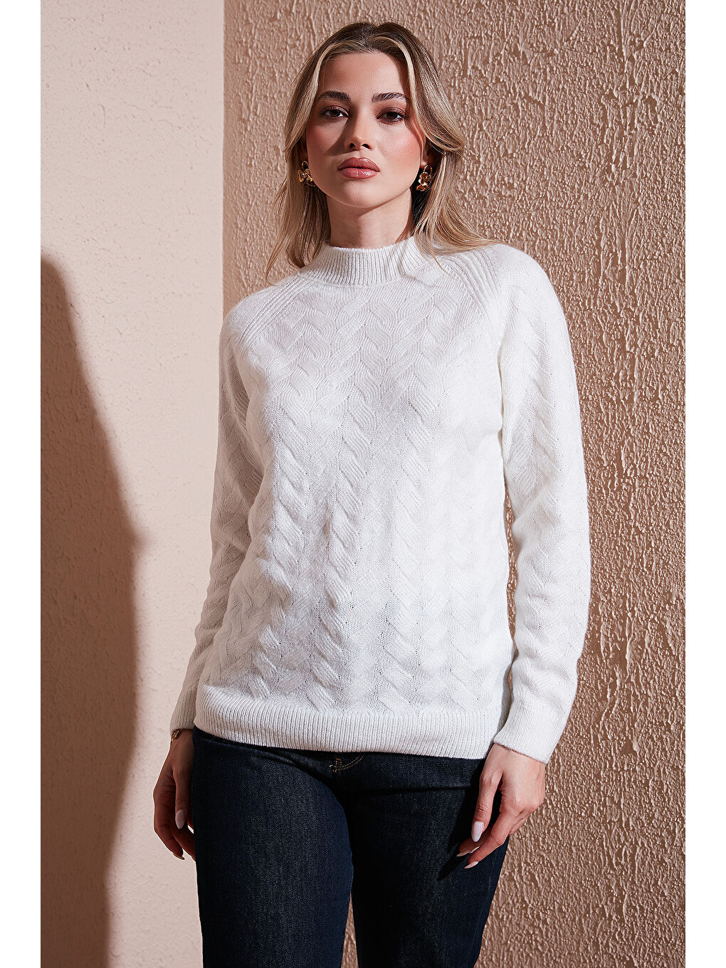 Ekru Regular Fit Dik Yaka Örme Kazak 25K0069K1-3