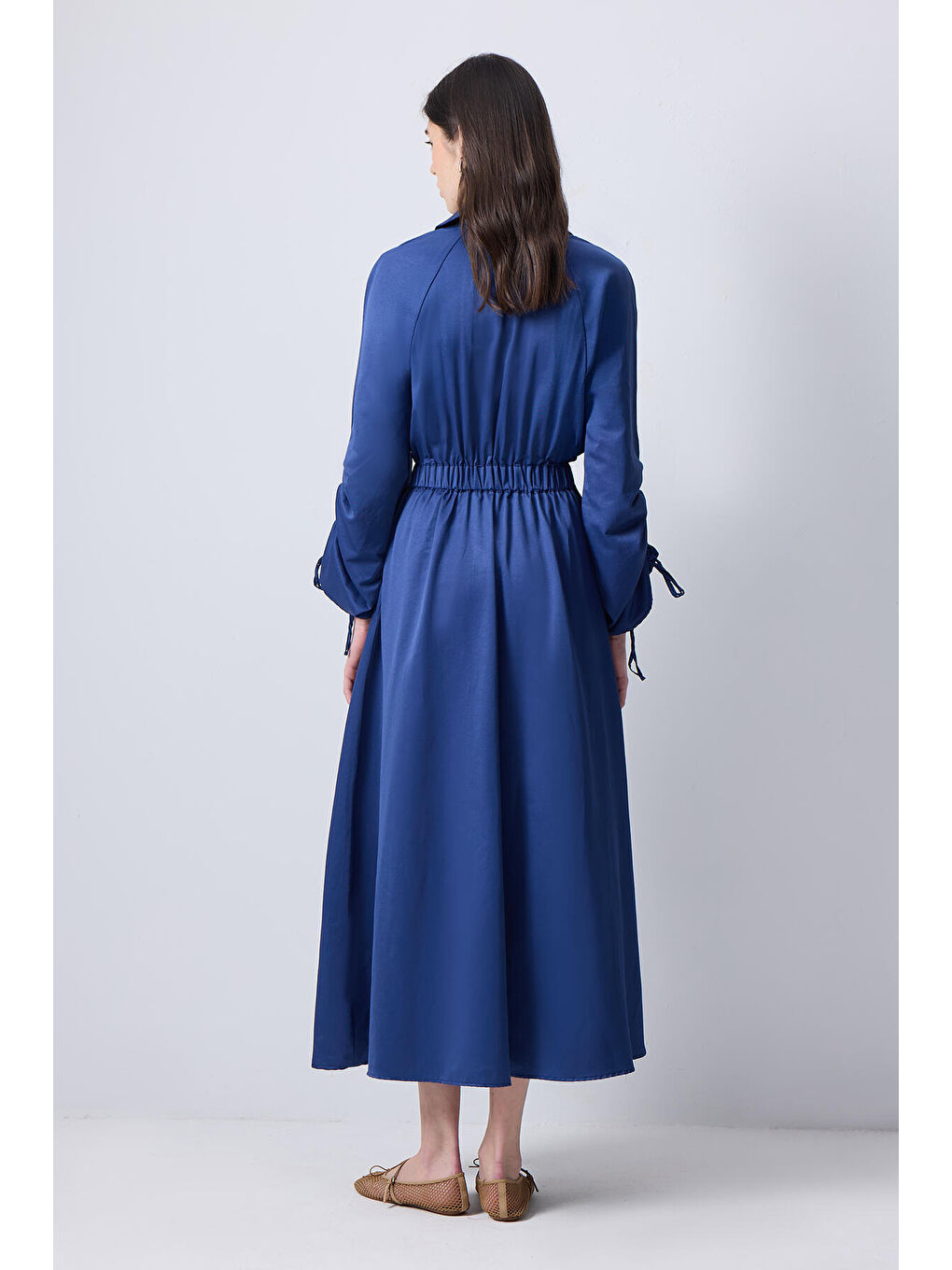 Lacivert Kolu Büzgülü Metal Broşlu Elbise-4