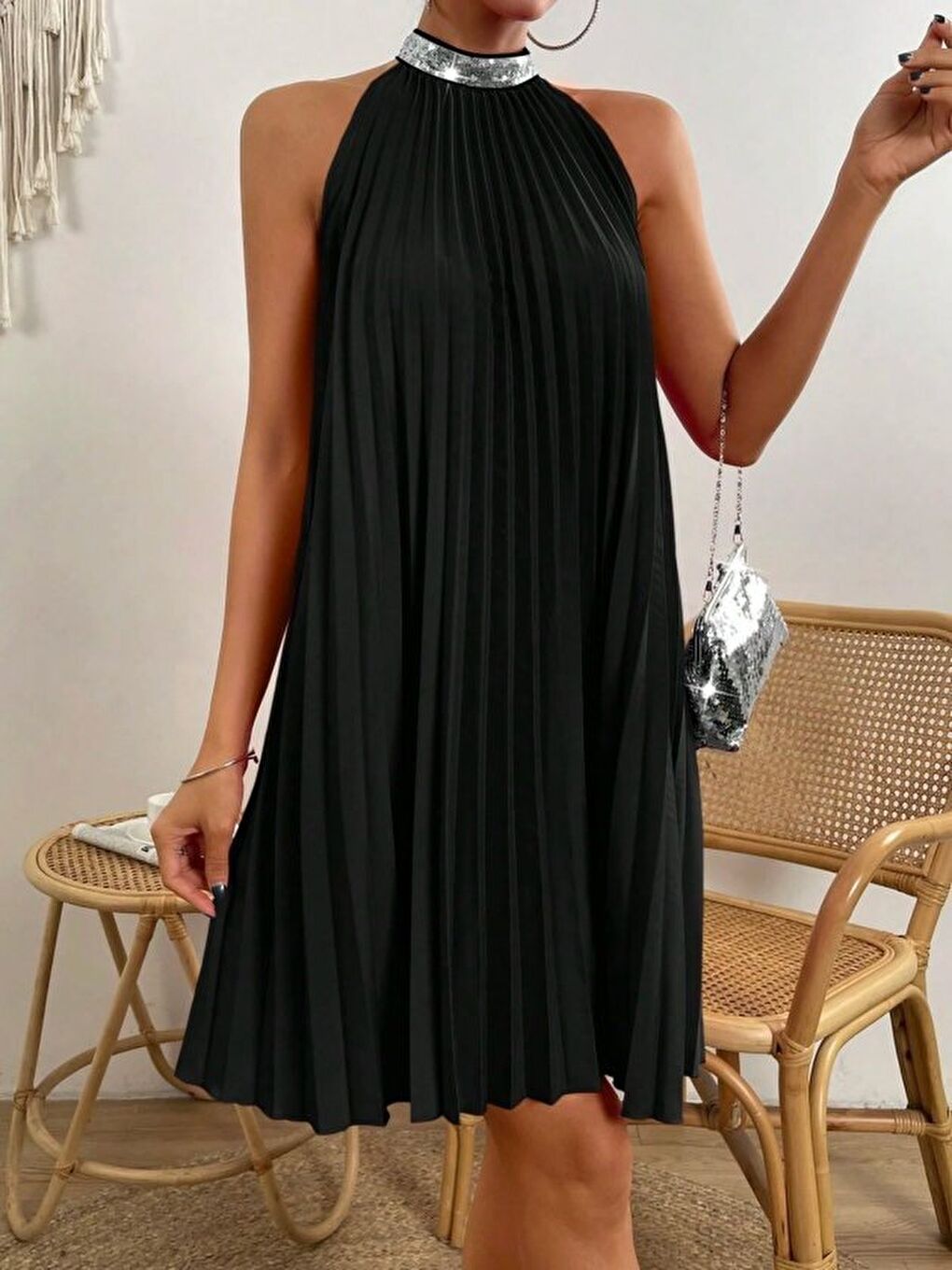 Siyah Kadın Balıkçı Yaka Omuzlardan Açık Pılelı Kısa Janjan Krep Elbise-1