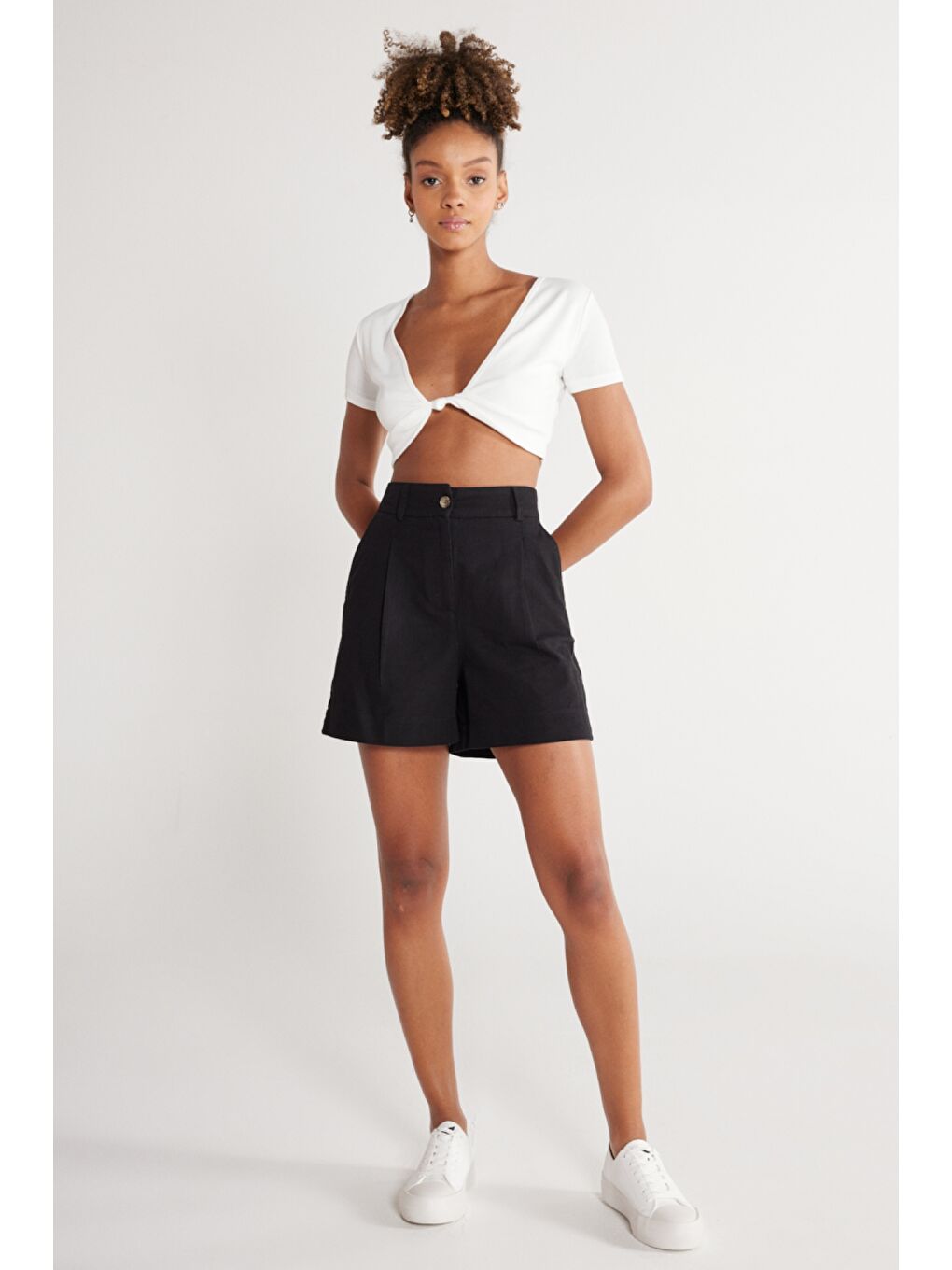 Regular Fit Normal Kesim %100 Pamuk Normal Bel Siyah Şort-1