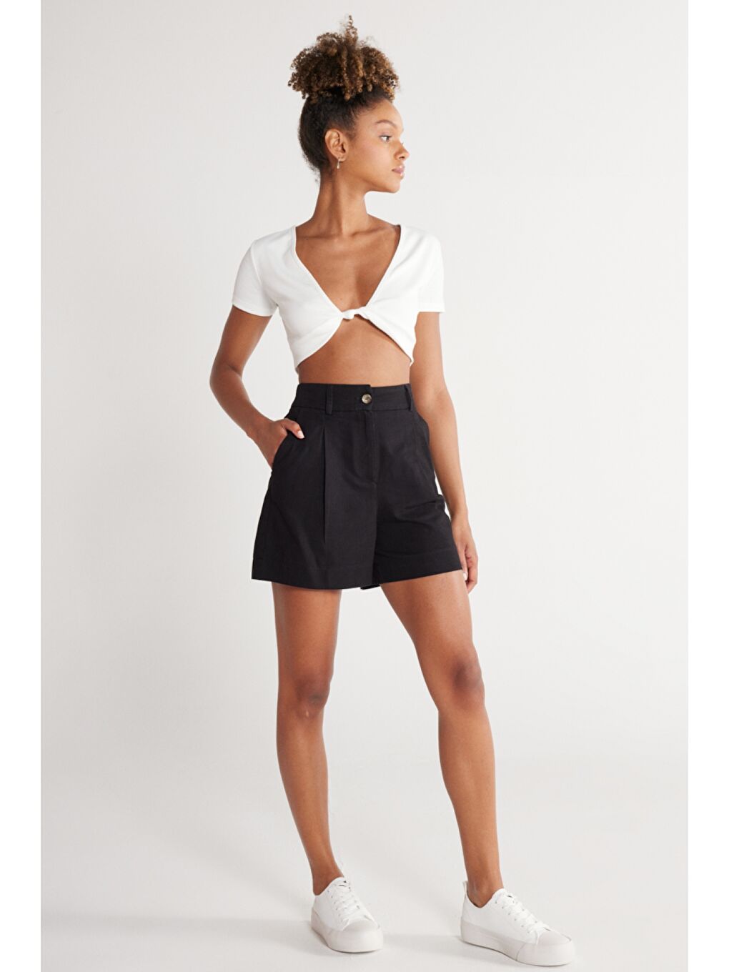 Regular Fit Normal Kesim %100 Pamuk Normal Bel Siyah Şort-2