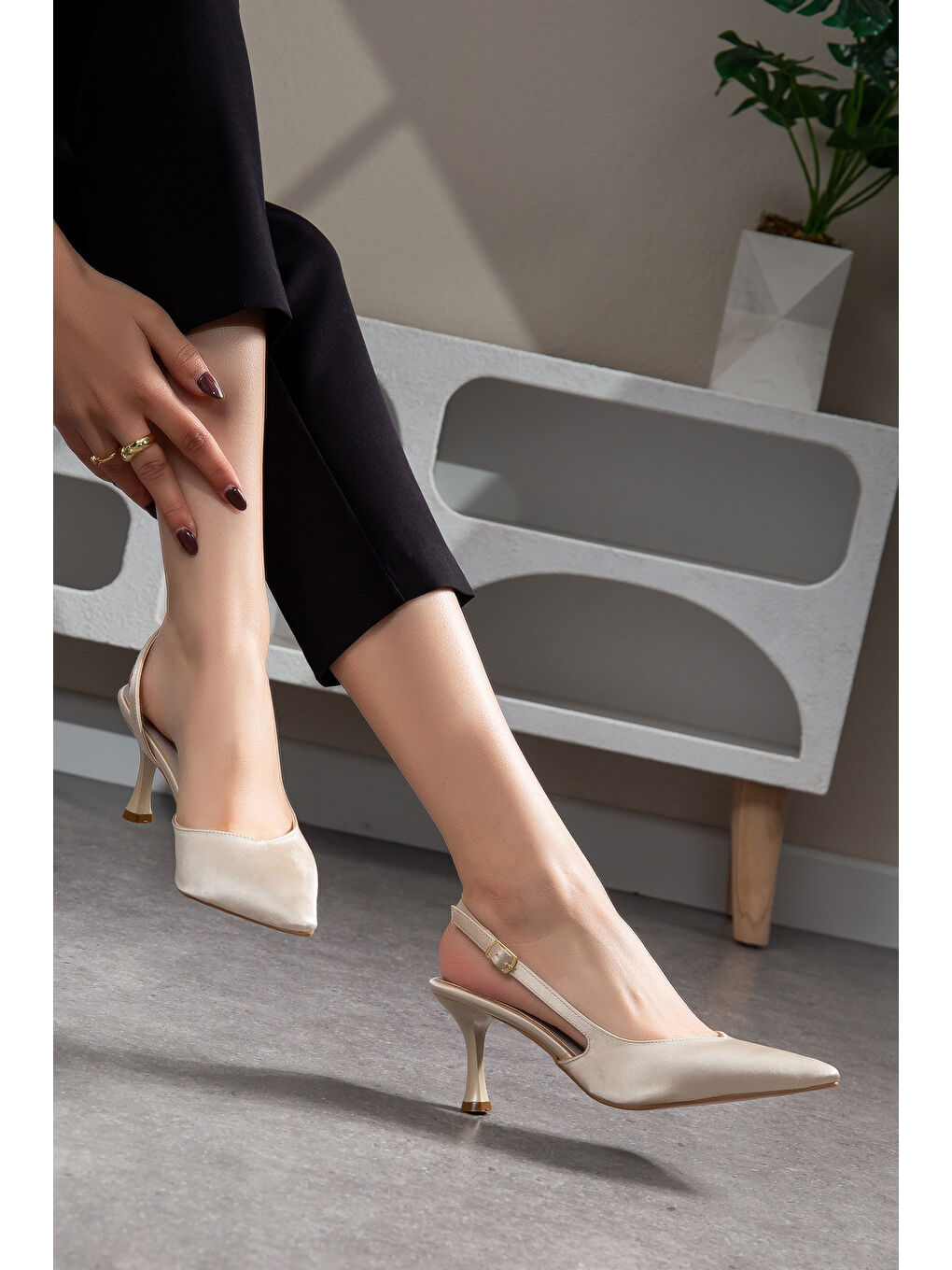 Bej Rives Günlük Ortopedik Kadın Klasik Topuklu Ayakkabı-3