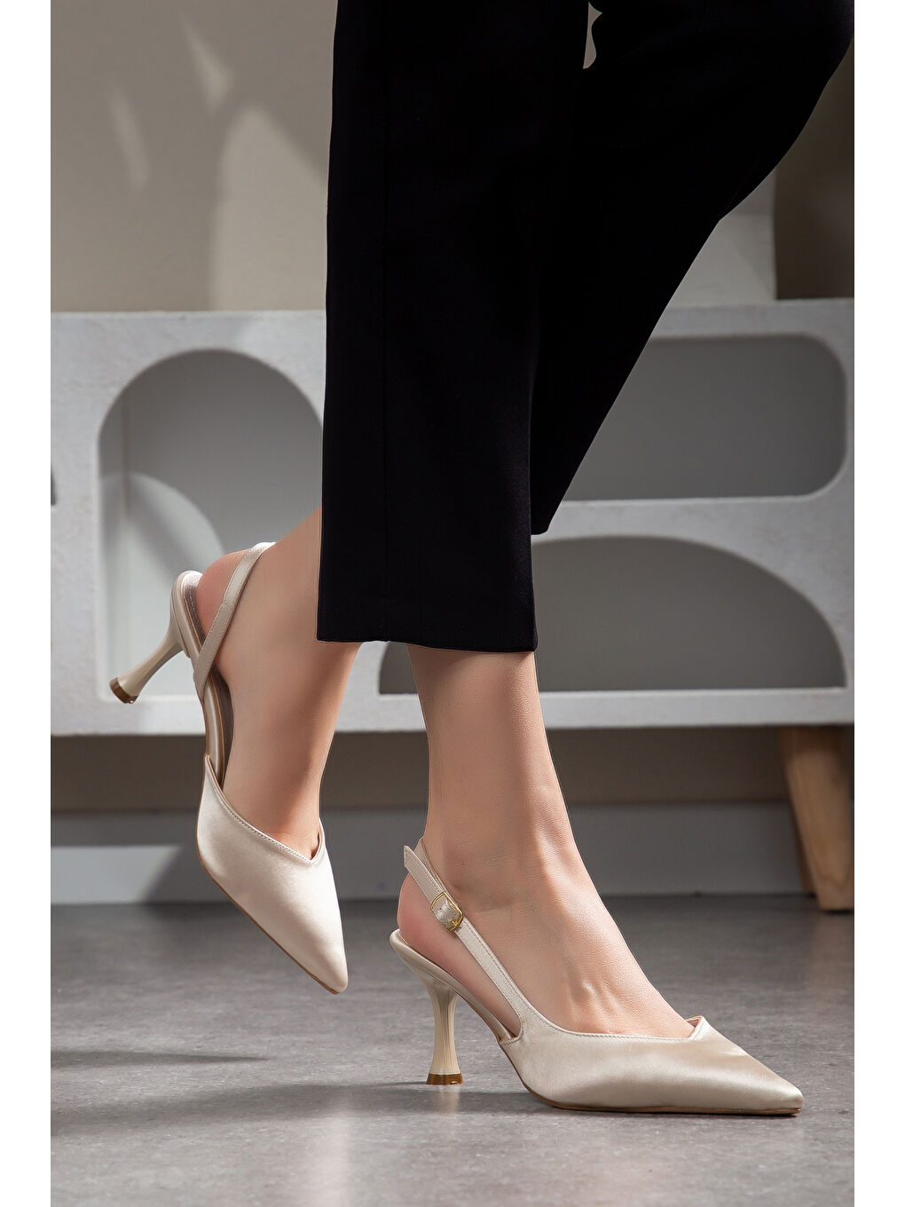 Bej Rives Günlük Ortopedik Kadın Klasik Topuklu Ayakkabı-4