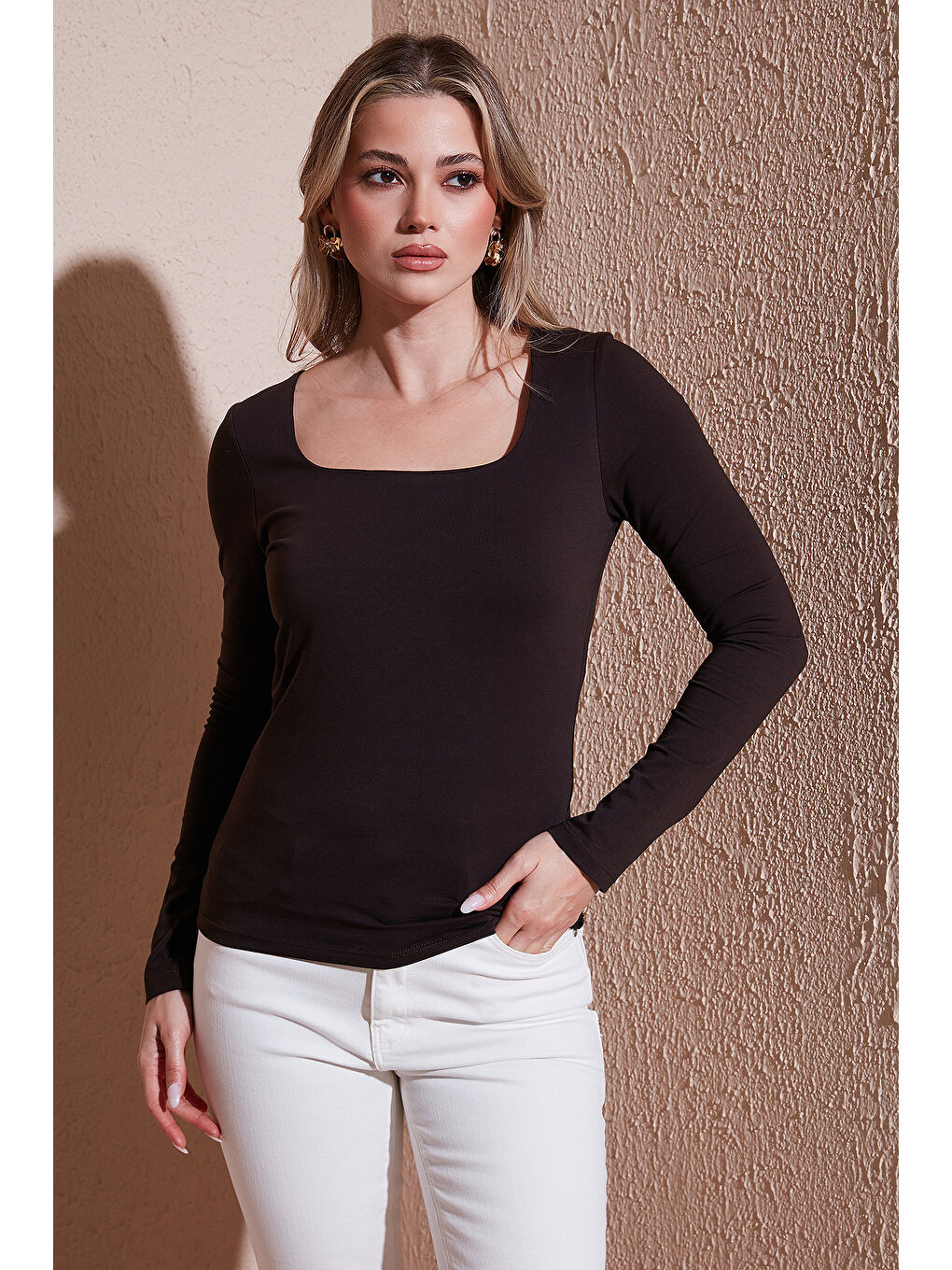 Kahverengi Pamuklu Slim Fit Kare Yaka Kadın Bluz 25K0019K1-1