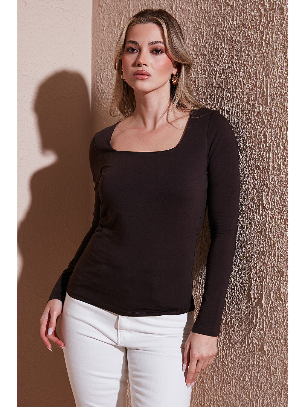Kahverengi Pamuklu Slim Fit Kare Yaka Kadın Bluz 25K0019K1-2