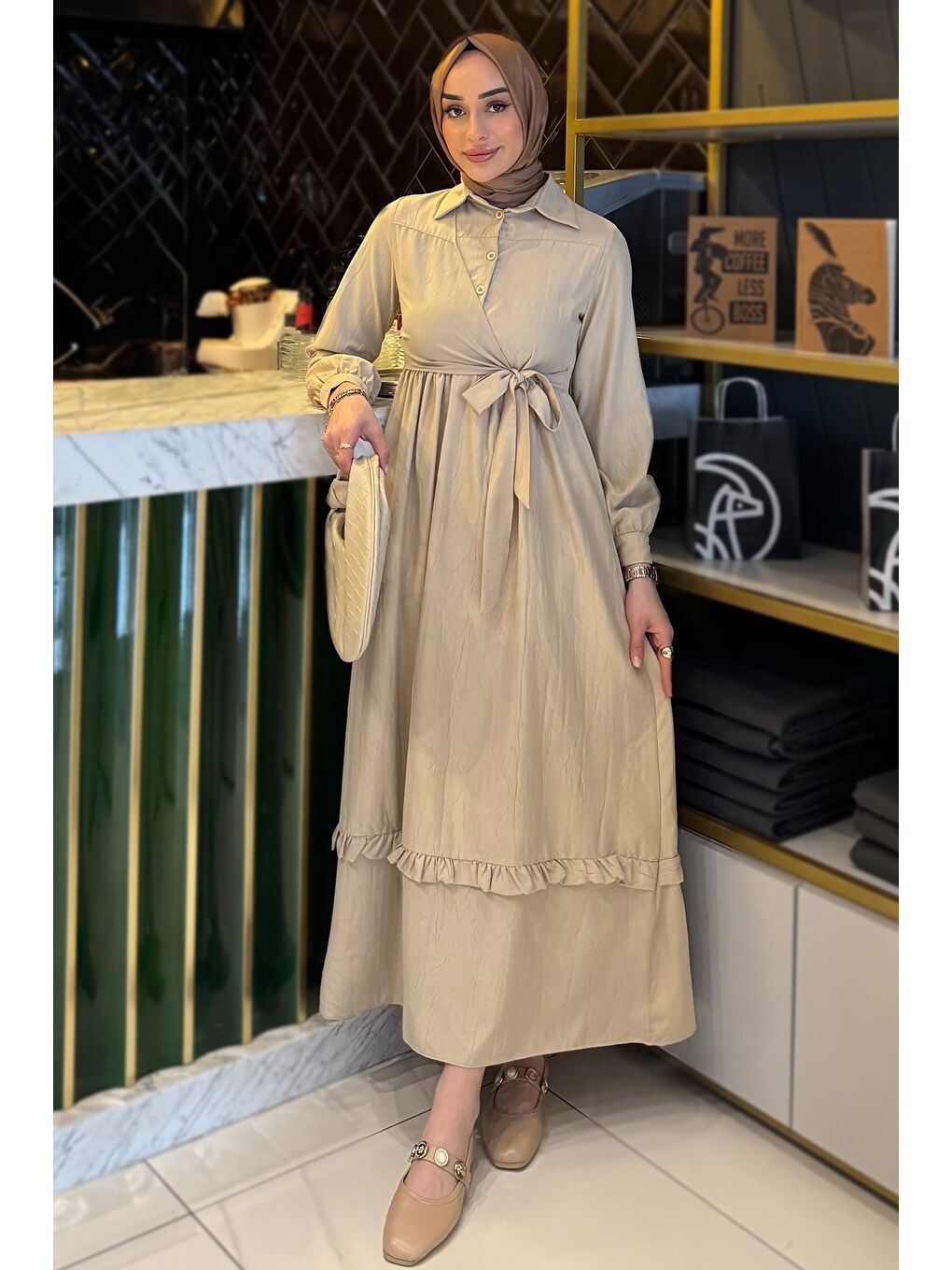 Bej Yarım Düğmeli Yan Bağlamalı Tesettür Elbise