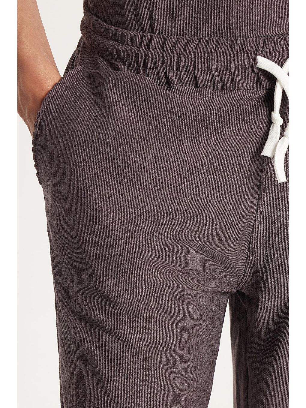 Bej Erkek Standart Fit Pamuklu Jakarlı Baskılı Bisiklet Yaka Beli Bağcıklı Mor Şort Takım-3