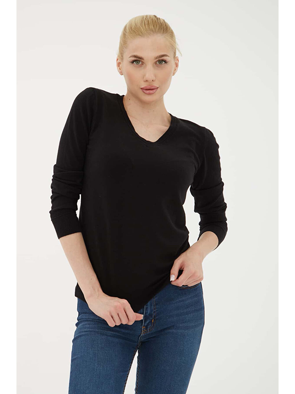 Siyah Regular Fit V Yaka Kadın Kazak 25K0778K1-2