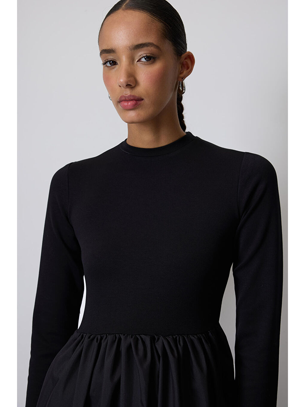 Siyah Pile Detaylı Elbise-1