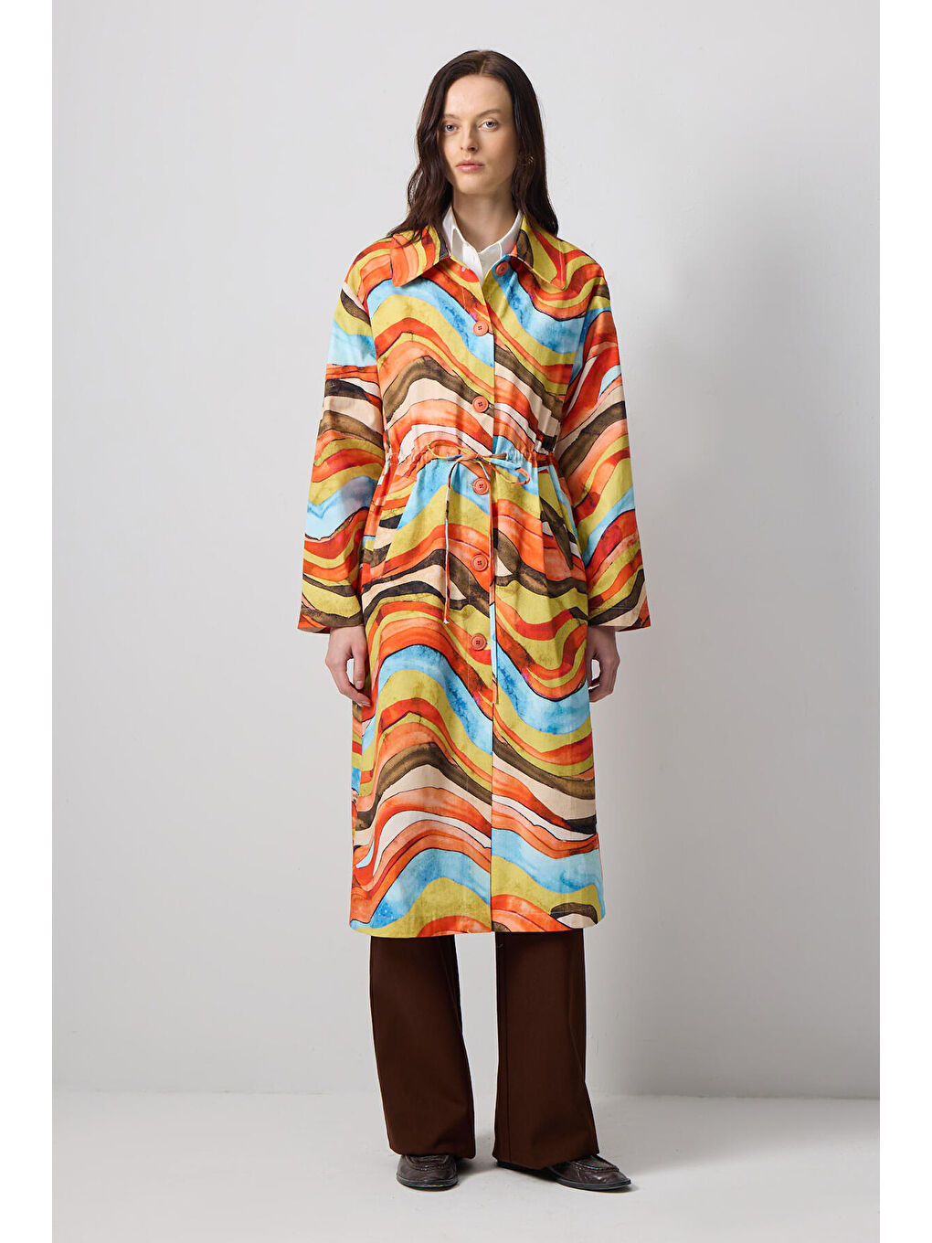 Siyah Beli Büzgülü Abstract Desenli Trençkot-1