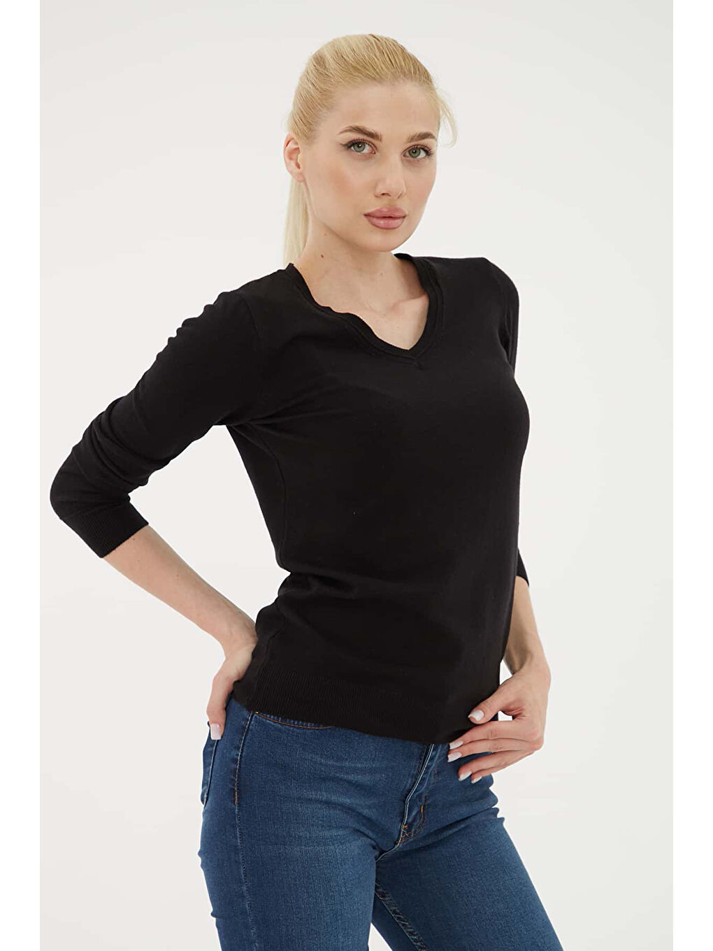 Siyah Regular Fit V Yaka Kadın Kazak 25K0778K1-3