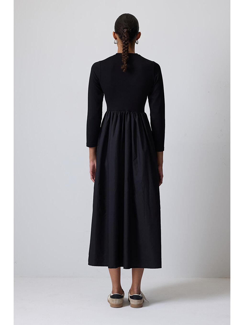 Siyah Pile Detaylı Elbise-3