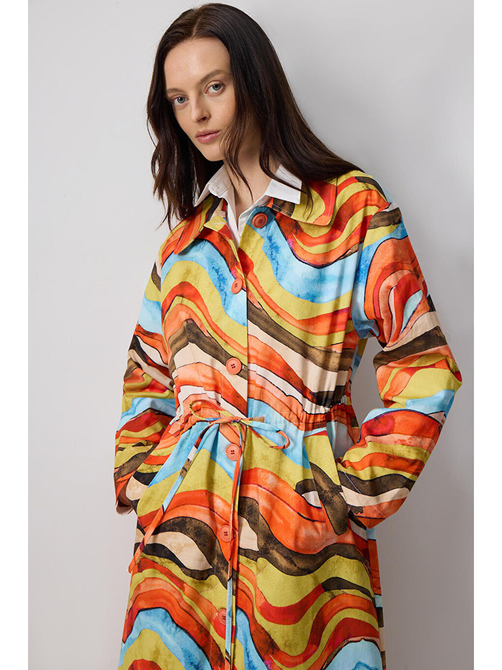 Siyah Beli Büzgülü Abstract Desenli Trençkot-2