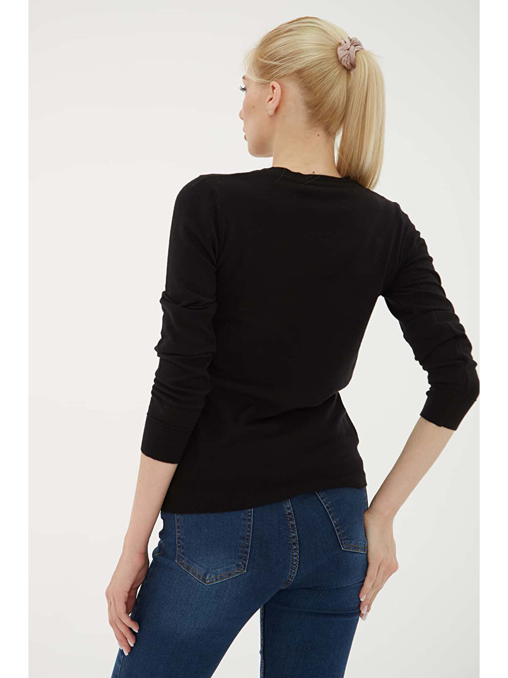 Siyah Regular Fit V Yaka Kadın Kazak 25K0778K1-4