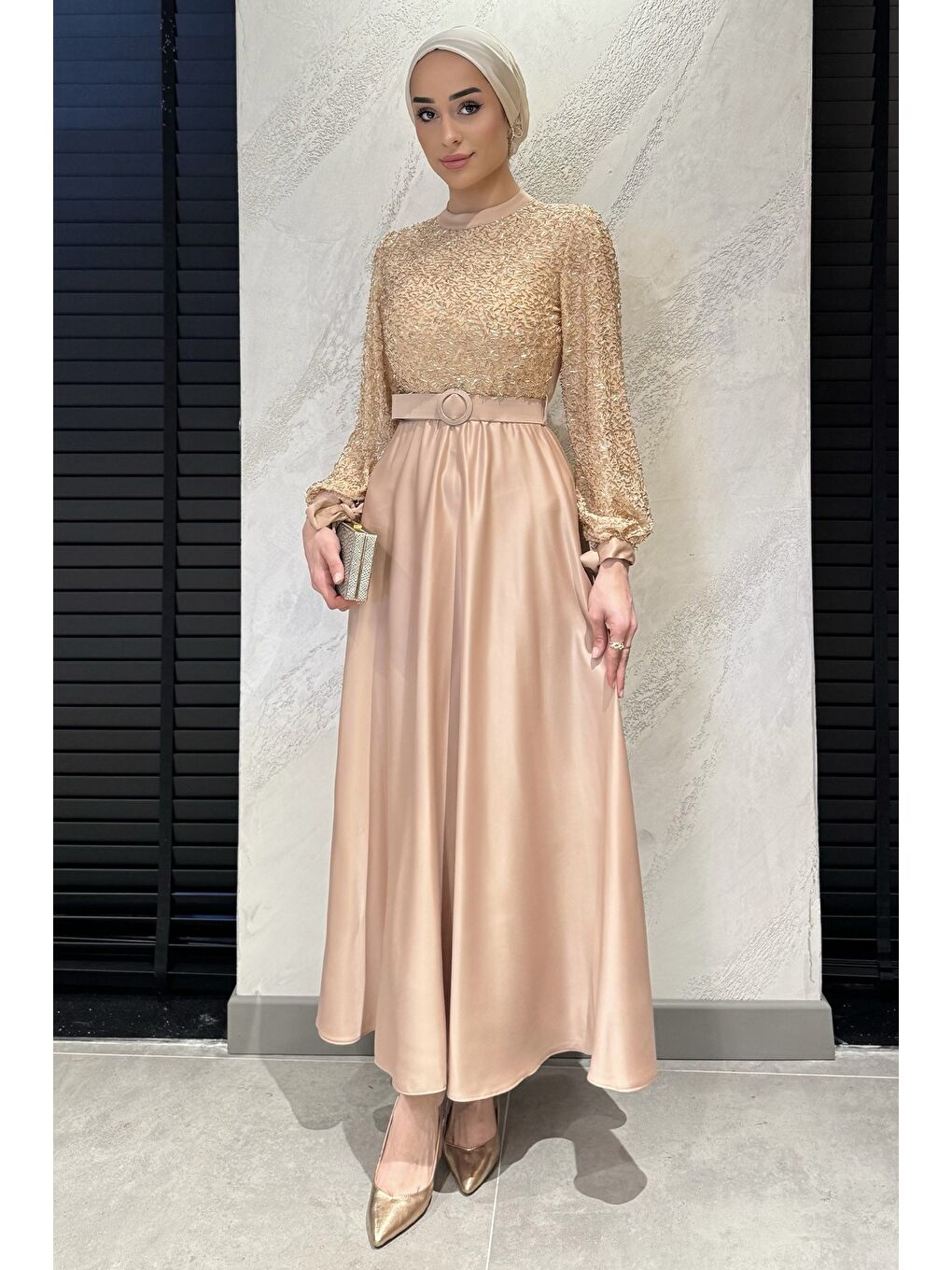 Pembe Taş İşlemeli Kemerli Tesettür Saten Abiye Elbise-2