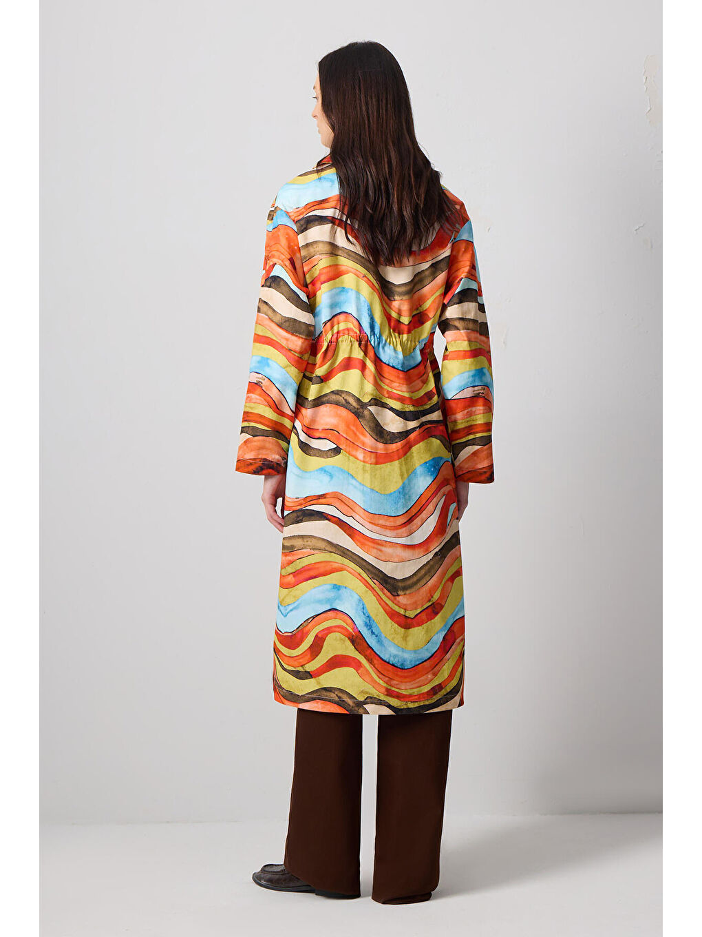 Siyah Beli Büzgülü Abstract Desenli Trençkot-4