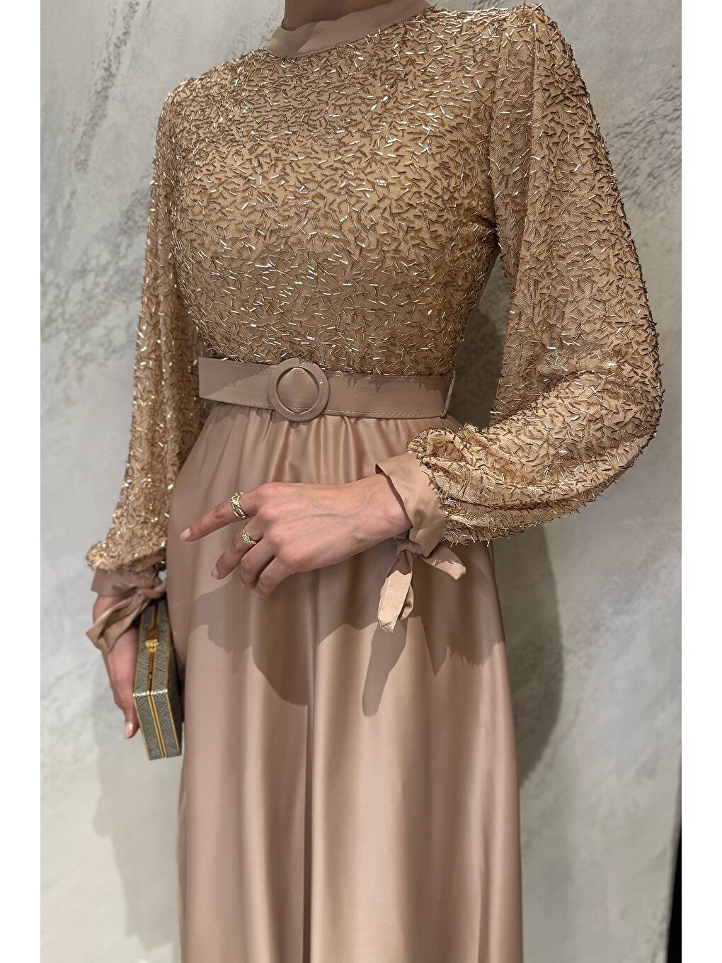 Pembe Taş İşlemeli Kemerli Tesettür Saten Abiye Elbise-4