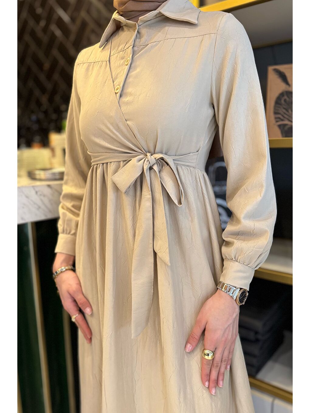 Bej Yarım Düğmeli Yan Bağlamalı Tesettür Elbise-4