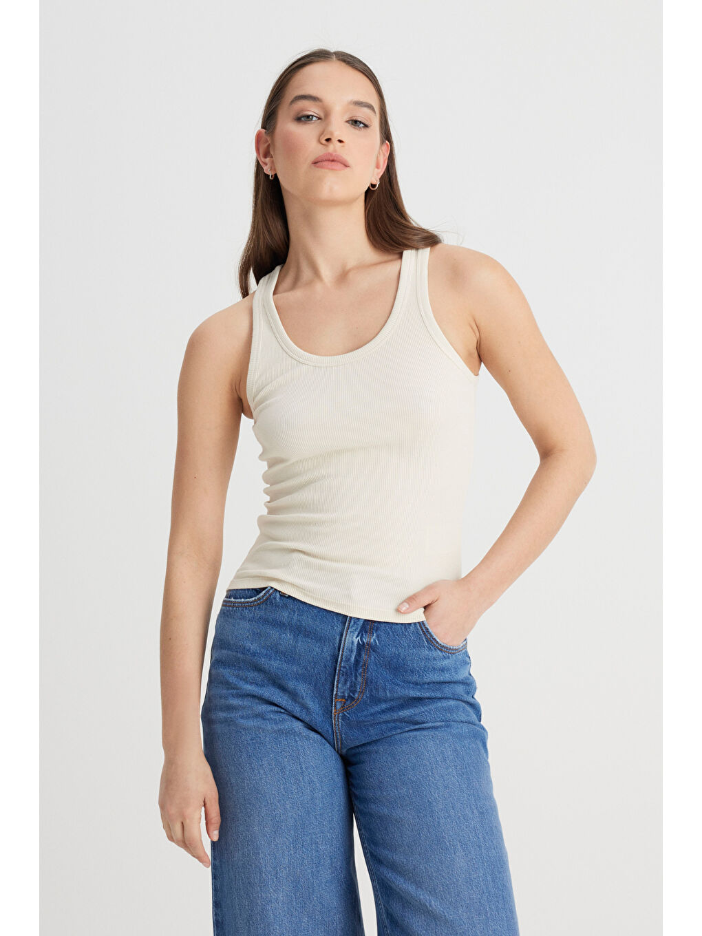 Slim Fit Dar Kesim Bej Tişört