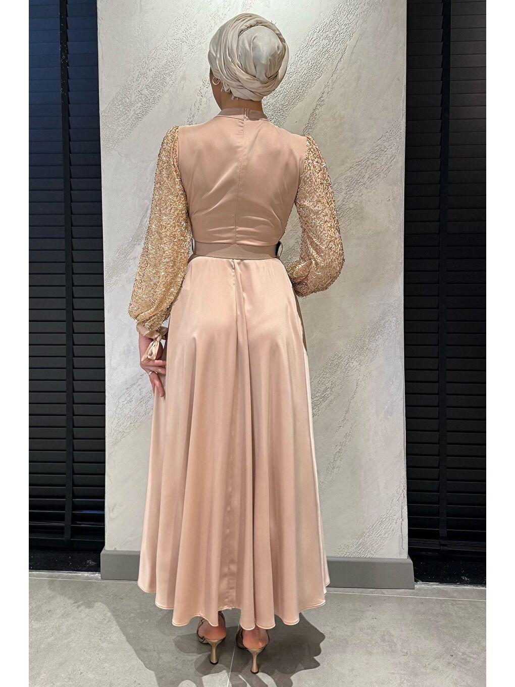 Pembe Taş İşlemeli Kemerli Tesettür Saten Abiye Elbise-7
